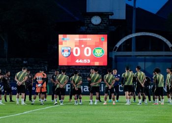 Tim Kendal Tornado FC saat melakukan latihan di Stadion Sriwedari, Kota Solo. Foto: dok