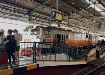 Ilustrasi - Penumpang kereta api di stasiun wilayah Daop 6 Yogyakarta. Foto: Ist.