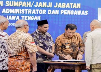 Gubernur Ahmad saat pelantikan dan pengambilan sumpah/janji jabatan ASN di Gedung Gradhika Bhakti Praja, Semarang, Kamis, 15 Januari 2026. Foto: Ist.