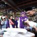 Wakil Gubernur Jateng, Taj Yasin saat meninjau Posyandu Plus Anggrek XV, di Taman Cerdas, Kelurahan Gilingan, Kota Solo, Sabtu (17/1/2026). Foto: Ist.
