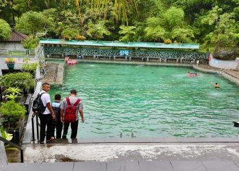 Destinasi wisata unggulan Waterboom Jambangan Permai di Desa Kaliwedi yang dikelola BUMDes. Foto: Ist.