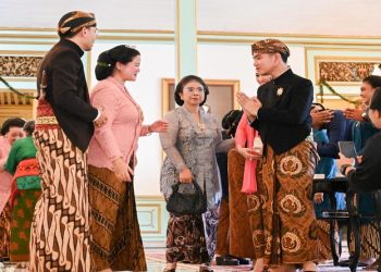 Wapres Gibran Rakabuming Raka menghadiri prosesi Tingalan Jumenengan Dalem ke-4 KGPAA Mangkoenagoro X di Pura Mangkunegaran, Kota Solo, Selasa (27/1/2026). Foto: Ist.