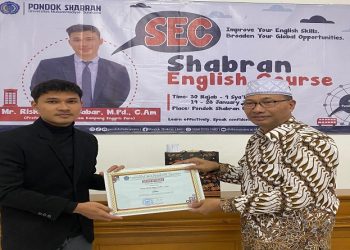Pondok Hajjah Nuriyah Shabran UMS menyelenggarakan Shabran English Course guna meningkatkan keterampilan berbahasa Inggris bagi mahasantri. Foto: Ist.