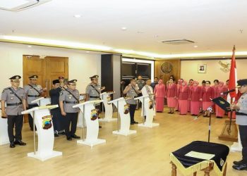 Kapolda Jateng Irjen Pol Ribut Hari Wibowo memimpin sertijab Kabiddokres dan tiga Kapolres, Kamis (29/1/2026). Foto: Ist.