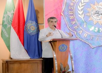 Menteri Ketenagakerjaan, Prof. Yassierli, S.T., M.T., Ph.D memberikan kuliah umum di UMS, Jumat (30/1/2026). Foto: Ist.