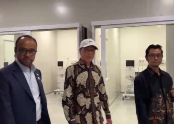 Presiden RI ke-7 Joko Widodo (Jokowi) dan Duta Besar Uni Emirates Arab (UEA) untuk Indonesia H.E. Abdulla Salem Al Dhaheri mengunjungi Rumah Sakit Kardiologi Emirates Indonesia (RKEI) di Kota Solo, Kamis (29/1/2026). Foto: Ist.
