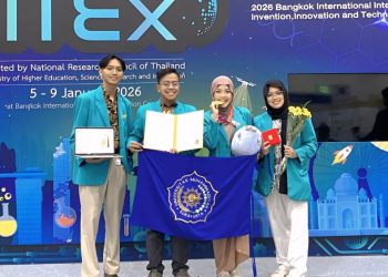 Tim pengembang GEASY UMS, (dari sebelah kiri) Dizzo Violeta, Arief Surya Adhi, Aswa Arsa Kumala, Salsabila Khoirun Nisa. Foto : Ist.