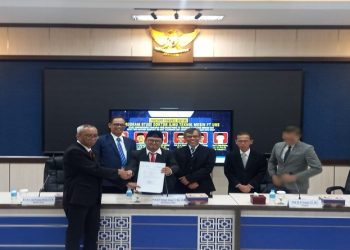 Rektor Universitas 17 Agustus 1945 (Untag) Surabaya, Harjo Seputro saat Yudisium Promosi Doktor di Kampus UNS Solo, Senin (2/2/2026). Foto: Indospektrum.com