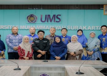 UMS melepas empat relawan kemanusiaan untuk bertugas di wilayah terdampak banjir bandang di Kota Lintang, Aceh Tamiang, Sumatera, Senin (2/2/2026). Foto: Ist.