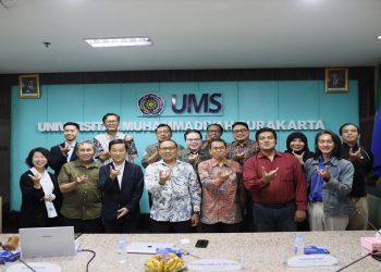 Foto bersama kunjungan penjajakan tuan rumah ABU Robocon 2027 di UMS. Foto: Ist.