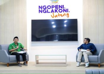 Ketua LFSP Provinsi Jawa Tengah, Prof Dr KH Hasyim Muhammad mengumumkan dibukanya Program Beasiswa Santri dan Pengasuh Pesantren 2026 di Lobby Gedung A Lantai 1 Kantor Gubernur Jawa Tengah Semarang, Rabu 4 Februari 2026. Foto: Ist.