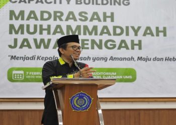 Kasubdit Bina GTK MA/MAK Kementerian Agama, Dr. Anis Masykur, M.A menjadi keynote speaker kegiatan Capacity Building Madrasah Muhammadiyah Jawa Tengah di Auditorium Moh. Djazman Kampus 1 UMS, Sabtu (7/2/2026). Foto: Ist.