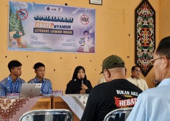 Sosialisasi literasi hoaks dan pencegahan penyakit akibat nyamuk oleh Tim KKN Dik UMS di Kelurahan Langkai, Palangka Raya. Foto: Ist.