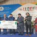 Muhamad Subhi Apriantoro, Lc., M.H. saat dianugerahi penghargaan 9th WIEFC Best Paper Award. Foto: Ist.