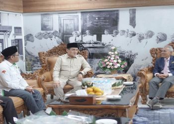 Rektor UMS Prof. Dr. Harun Joko Prayitno, M.Hum menerima kunjungan Wakil Menteri Agama Dr. K.H. Romo R. Muhammad Syafi’i, S.H., M.Hum  di Rektorat Gedung Induk Siti Walidah UMS, Selasa (10/2/2026). Foto: Ist.