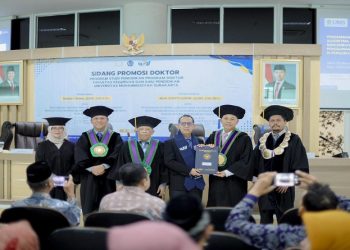 Promovendus Muh Shofiyuddin meraih gelar Doktor setelah menjalani Sidang Promosi Doktor di Ruang Seminar Lantai 7 UMS. Foto: Ist.