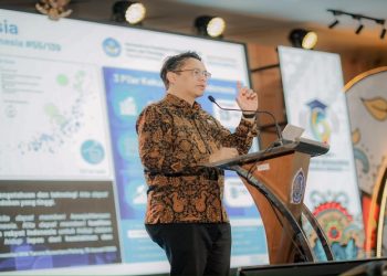 Direktur Jenderal Riset dan Pengembangan Kementerian Pendidikan Tinggi, Sains, dan Teknologi Dr. Fauzan Adziman, S.T., M.Eng menjadi keynote speech Rakor Forum Komunikasi Pimpinan Badan Penyelenggara dan Perguruan Tinggi Jawa Tengah 2026, di UMS. Foto: Ist.