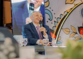 Rektor UMS, Prof. Dr. Harun Joko Prayitno, M.Hum saat menyampaikan best practice strategi riset UMS di depan peserta Rapat Koordinasi Perguruan Tinggi Jawa Tengah. Foto: Ist.