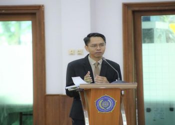 Pemaparan Promovendus Anton Adi Suryo pada Sidang Promosi Doktor Program Studi Pendidikan Program Doktor FKIP UMS. Foto: Ist.