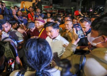 Wapres Gibran Rakabuming Raka dan Gubernur Jateng Ahmad Luthfi mengunjungi Pasar Imlek Semawis 2026 di Kawasan Pecinan, Kota Semarang, Sabtu, 14 Februari 2026 malam. Foto: Ist.