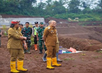 Gubernur Jateng Ahmad Luthfi meresmikan Embung Geblog di Desa Geblog, Kecamatan Kaloran, Kabupaten Temanggung. Foto: Ist.