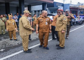 Gubernur Jateng Ahmad Luthfi meresmikan dua paket pemeliharaan jalan, yaitu ruas jalan Parakan (Temanggung)—Patean (Kendal) dan ruas Jalan Wonosobo—Dieng (Banjarnegara). Foto: Ist.