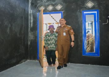 Gubernur Jateng Ahmad Luthfi menyerahkan 36 rumah kepada warga terdampak tanah bergerak di Dusun Bawang, Desa Aribaya, Kecamatan Pagentan, Kabupaten Banjarnegara, Senin, 23 Februari 2026. Foto: Ist.