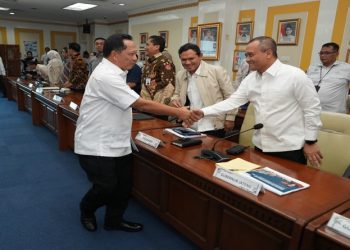 Gubernur Jateng Ahmad Luthfi mengikuti rapat koordinasi bersama Mendagri Tito Karnavian dan Menteri PKP Maruarar Sirait di Jakarta pada Rabu, 25 Februari 2026. Foto: Ist.