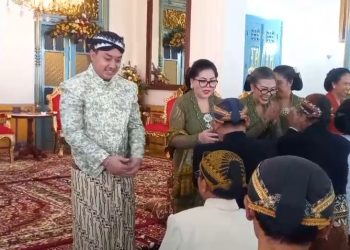 Gusti Purbaya yang telah menobatkan sebagai Raja PB XIV menggelar acara halalbihalal di Palereman Dalem Sasana Narendra Keraton Solo, Kamis (26/3/2026). Foto: Indospektrum