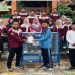 Tim mahasiswa KKN-Dik FKIP UMS meluncurkan program bank sampah di SMP MPK Pracimantoro. Foto: Ist.