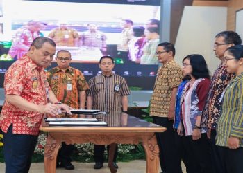 Gubernur Jateng Ahmad Luthfi melantik dan menyerahkan SK Kepala Sekolah dan Jabatan Fungsional PNS dan PPPK di Wisma Perdamaian Kota Semarang, Selasa, 3 Maret 2026. Foto: Ist.
