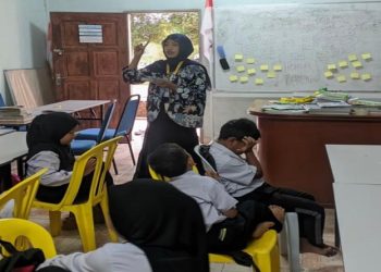 Mahasiswa KKN Dik internasional UMS menghadirkan pembelajaran kreatif bertajuk Math Day dan B. Indo Treasure Hunt di ICC Ladang Kosma, Malaysia. Foto: Ist.