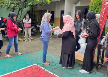 Keluarga besar SDN Mangkubumen Lor Surakarta menggelar aksi sosial di bulan Ramadan dengan kegiatan bertajuk "SMALTA BERBAGI: 1.000 Takjil dan 1.000 Dawet" pada 27 Pebruari 2026. Foto: Ist.