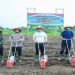 Polda Jateng bersama Forkopimda Karanganyar dan petani menanam jagung di Dukuh Kramat, Desa Kemiri, Kebakkramat, Karanganyar, Sabtu (7/3/2026). Foto: Ist.