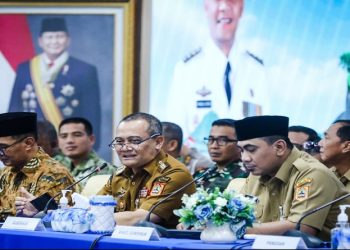 Gubernur Jateng Ahmad Luthfi memimpin rakor lintas sektoral bersama bupati dan walikota beserta forkopimda se-Jawa Tengah di gedung Gradhika Bhakti Praja Semarang, pada Senin, 9 Maret 2026. Foto: Ist.