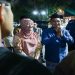 Sejumlah mahasiswa UNS menghadang Wakil Gubernur Jateng Taj Yasin Maimoen usai mengisi Kuliah Ramadan jelang berbuka puasa di Masjid Nurul Huda UNS, Selasa, 10 Maret 2026. Foto: Ist.