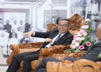 Mendiktisaintek RI, Prof. Brian Yuliarto, S.T., M.Eng., Ph.D saat berkunjung ke UMS. Foto: Ist.