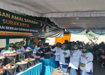 Yayasan Amal Sahabat Surakarta menggelar bakti sosial Berbagi Sembako Semarak Ramadan 1447 H pada Senin (16/3/2026). Foto: Ist.