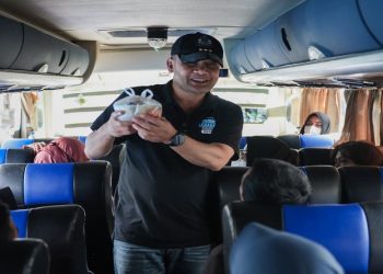 Gubernur Ahmad Luthfi melepas ribuan pemudik dari Jabodetabek ke 35 kabupaten/kota di Jawa Tengah dengan titik pemberangkatan dari Museum Purna Bhakti Pertiwi, TMII, Jakarta Timur, Senin, 16 Maret 2026. Foto: Ist.