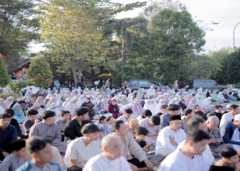 UMS menggelar salat Idulfitri di Edutorium KH Ahmad Dahlan UMS, Jumat (20/3/2026). Foto: Ist.
