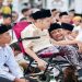 Gubernur Jawa Tengah Ahmad Luthfi bersama puteranya salat Idulfitri 1447 Hijriah di Lapangan Pancasila Simpanglima, Kota Semarang, Sabtu, 21 Maret 2026. Foto: Ist.