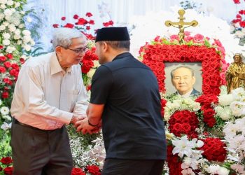 Gubernur Jateng Ahmad Luthfi melayat ke GOR PB Djarum, Jati, Kabupaten Kudus, pada Selasa, 24 Maret 2026 dan menyampaikan duka cita mendalam atas meninggalnya Chairman PT Djarum, Michael Bambang Hartono. Foto: Ist.