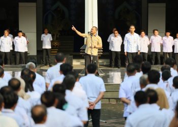 Gubernur Jawa Tengah, Ahmad Luthfi memimpin apel kerja bersama jajaran ASN, di halaman kantor Gubernur Jateng pada Rabu, 25 Maret 2026. Foto: Ist.