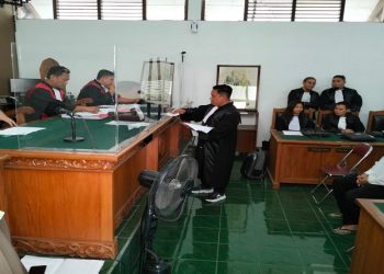 Zaenal Mustofa saat menjalani sidang di PN Sukoharjo dalam perkara pemalsuan dokumen, pada Juli 2025. Foto: Ist.