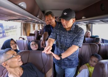 Wakil Gubernur Jawa Tengah, Taj Yasin Maimoen berangkatkan ribuan peserta Program Mudik Gratis menuju kampung halaman masing-masing menggunakan armada bus. Foto : Ist.