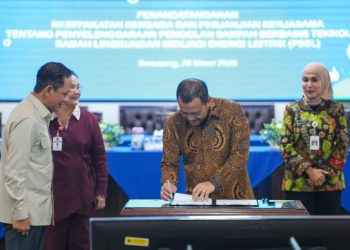 Penandatanganan Kesepakatan Bersama tentang Penyelenggaraan Pengolahan Sampah Berbasis Teknologi Ramah Lingkungan Menjadi Energi Listrik antara Pemerintah Provinsi Jawa Tengah, Pemerintah Kota Semarang, dan Pemerintah Kabupaten Kendal di Gubernur Jawa Tengah, Sabtu (28/3/2026). Foto : Ist.