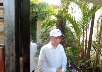 Presiden ke-7 RI Joko Widodo (Jokowi) memberikan keterangan pers di kediaman Kelurahan Sumber, Kecamatan Banjarsari, Kota Solo, Jumat (6/3/2026). Foto: Indospektrum