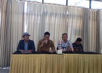 Penulis dan sastrawan asal Kabupaten Sukoharjo Panji Sukmo Her Asih memberikan keterangan pers, Rabu (1/4/2026). Foto: Indospektrum