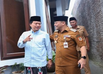 Gubernur Ahmad Luthfi bersilaturahmi ke kediaman Pengasuh Pondok Pesantren Asrama Perguruan Islam Tegalrejo, KH Muhammad Yusuf Chudlori (Gus Yusuf) di Kabupaten Magelang Senin, 6 April 2026. Foto: Ist.