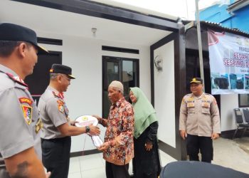 Kasespim Lemdiklat Polri, Irjen Pol Midi Siswoko meresmikan hasil program bedah rumah yang diinisiasi Serdik Sespimti Polri Dikreg ke-35 Tahun Anggaran 2026. Foto: Ist.